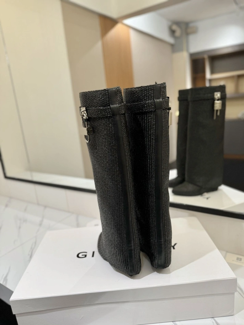 Soft Gxvxnchy Boots 153206