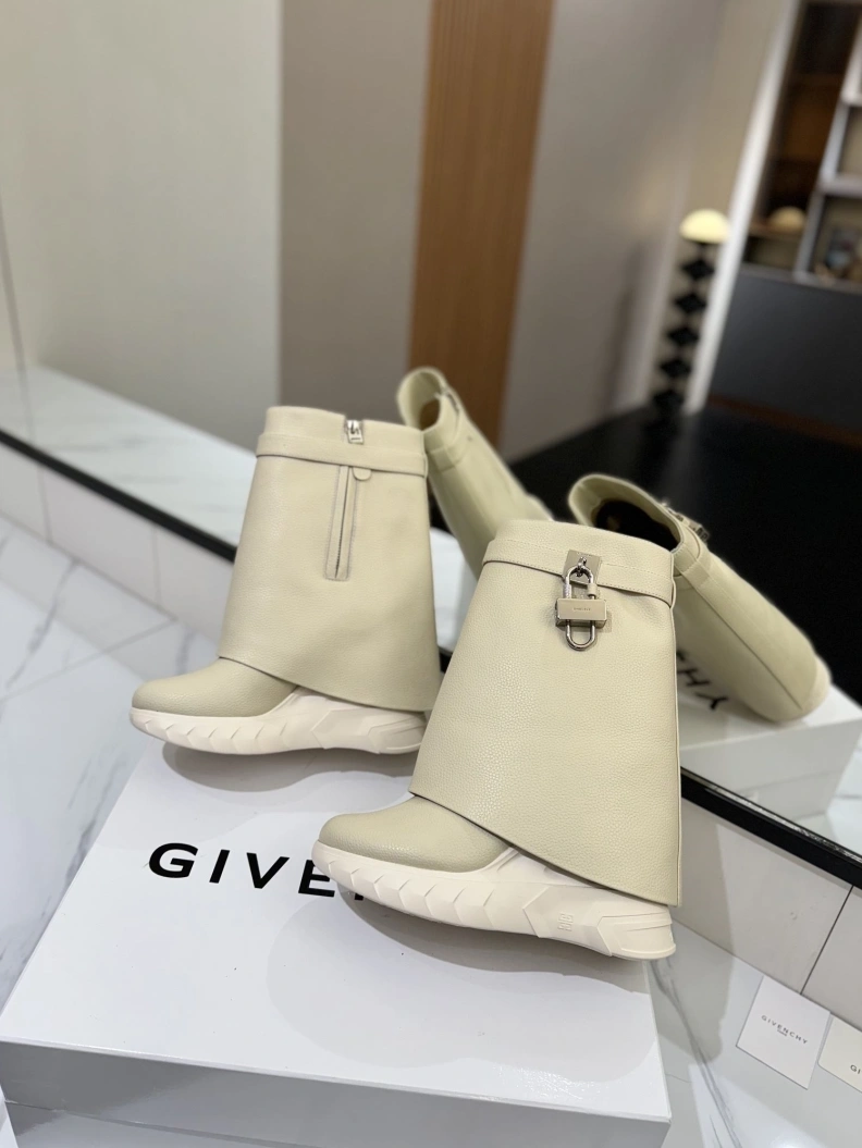 TopPick Gxvxnchy Boots 153191