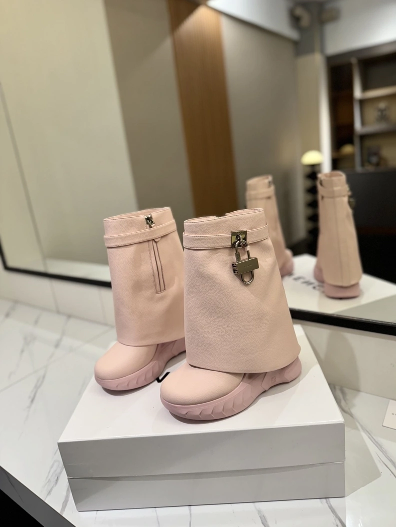 Gxvxnchy Boots Practical 153187