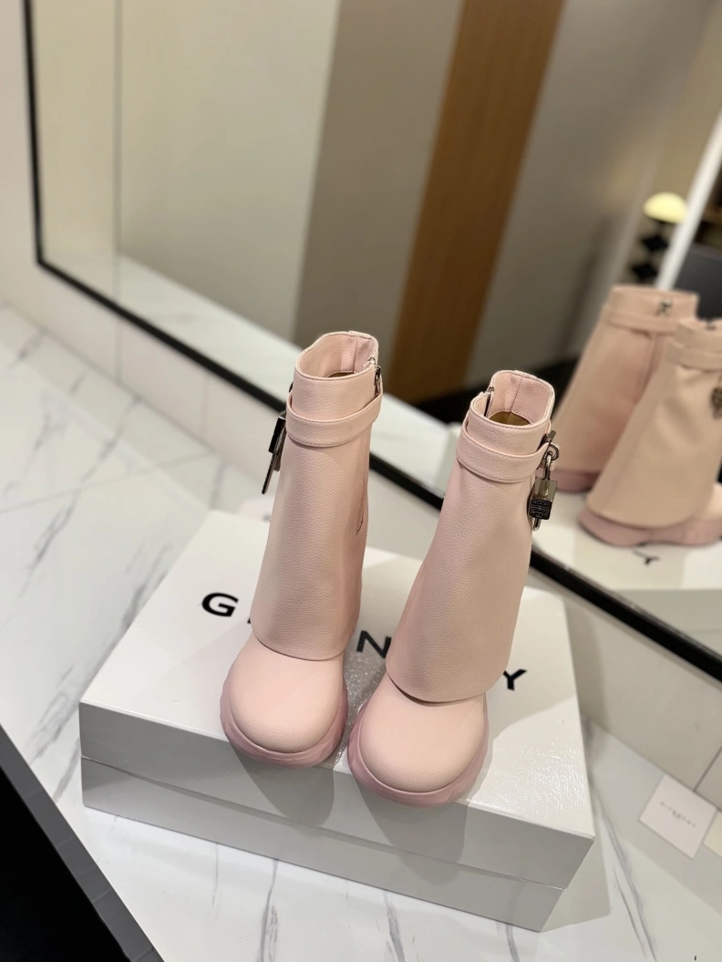 Gxvxnchy Boots Practical 153187