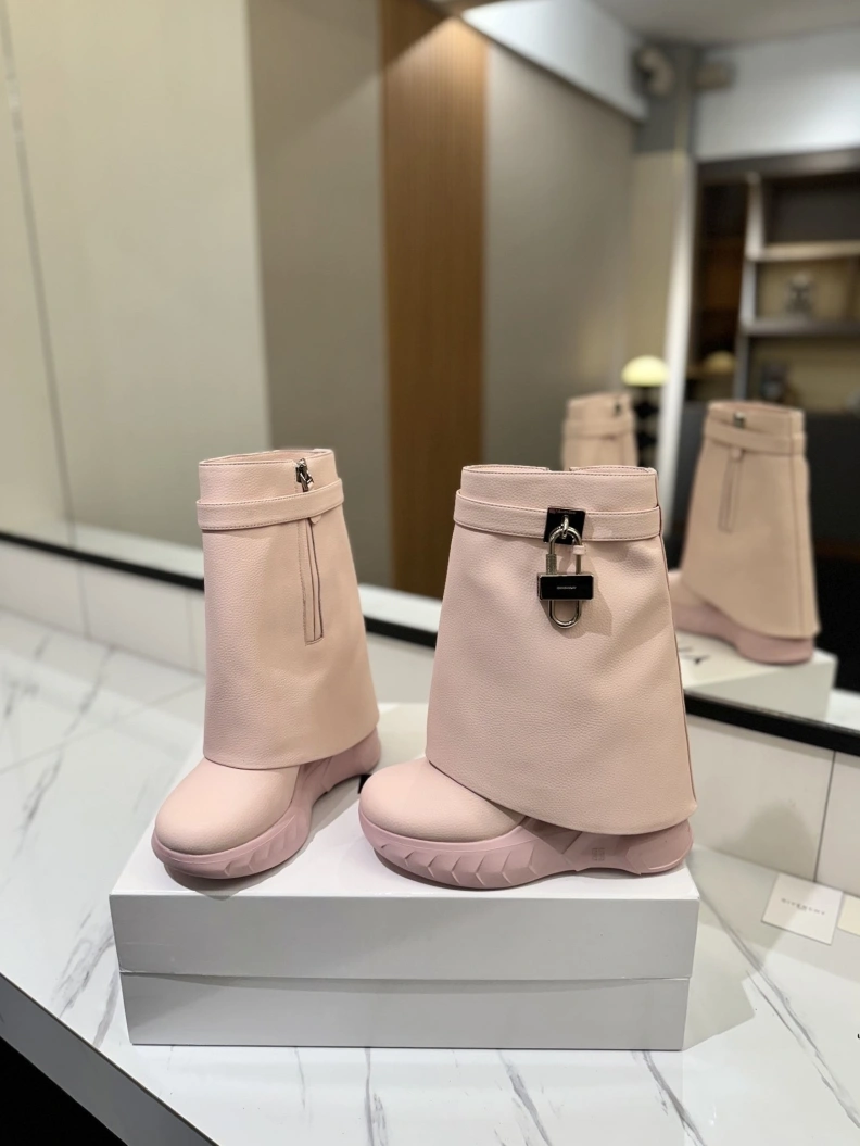Gxvxnchy Boots Practical 153187