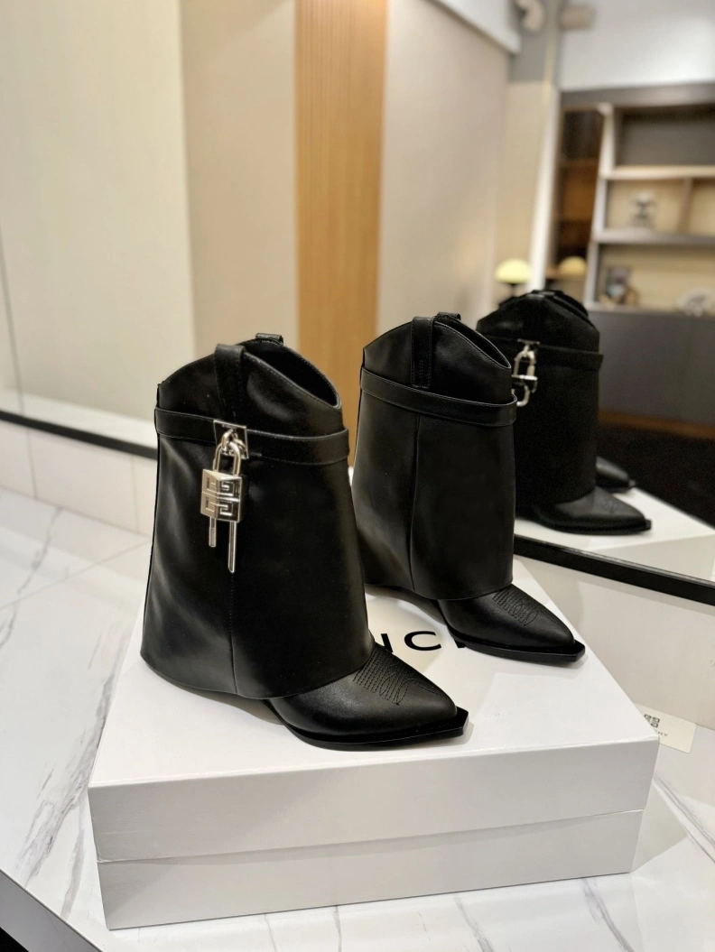 Gxvxnchy Boots Flexible 153190