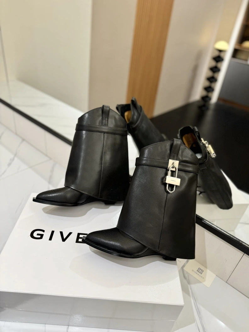 Gxvxnchy Boots Flexible 153190
