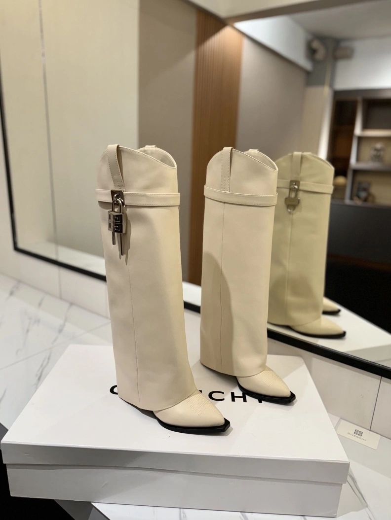 Cozy Gxvxnchy Boots 153182