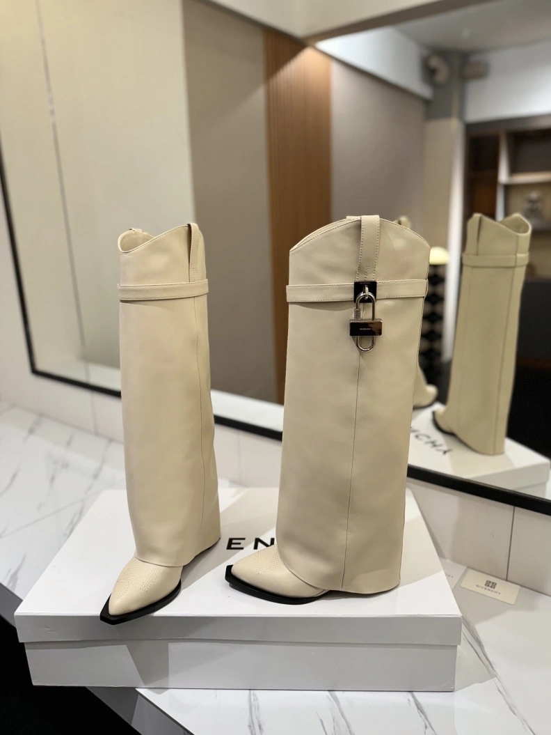 Cozy Gxvxnchy Boots 153182