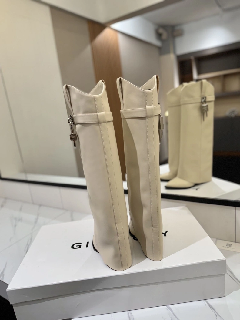 Cozy Gxvxnchy Boots 153182