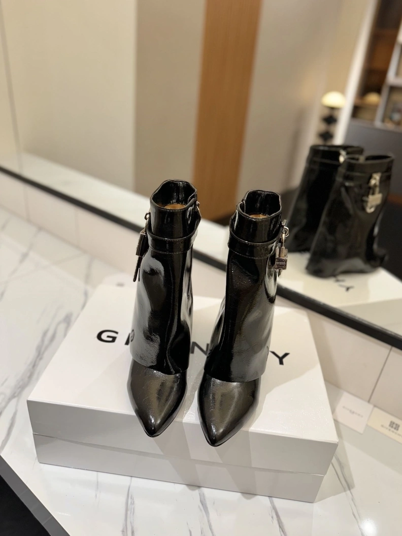 Gxvxnchy Boots ModernLook 153178