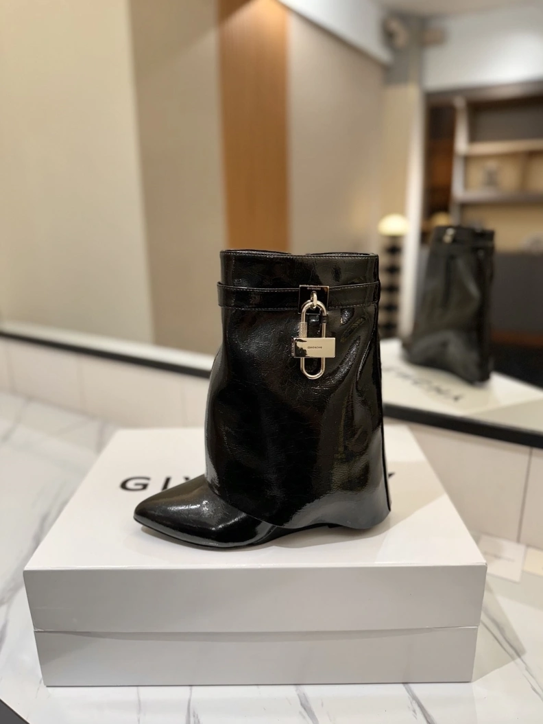 Gxvxnchy Boots ModernLook 153178