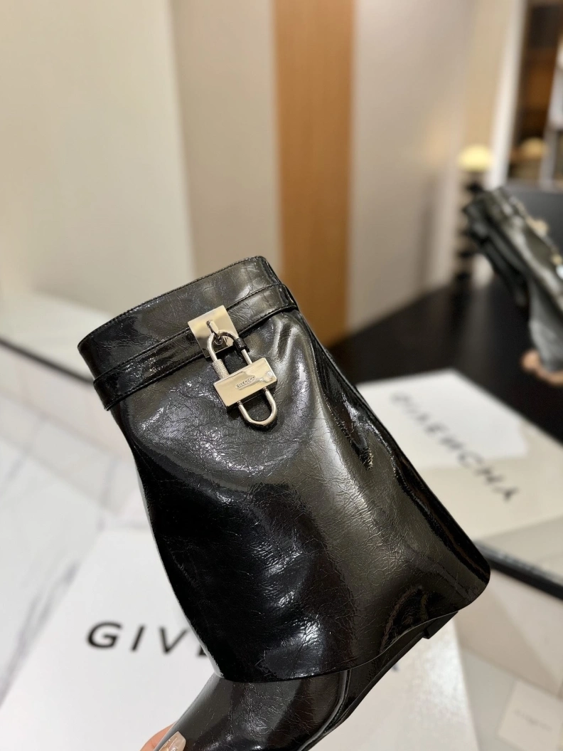 Gxvxnchy Boots ModernLook 153178