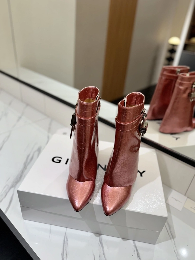 Gxvxnchy Boots Resilient 153177