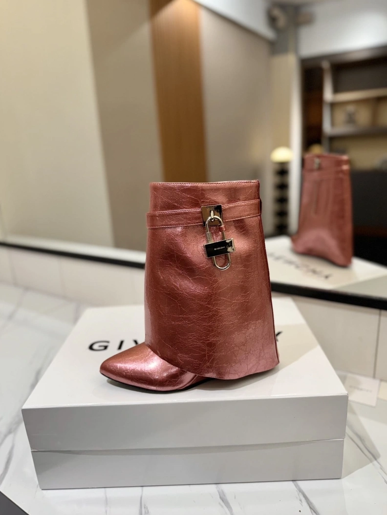 Gxvxnchy Boots Resilient 153177