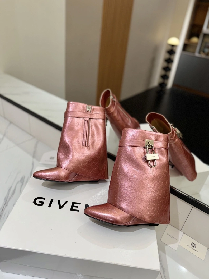Gxvxnchy Boots Resilient 153177