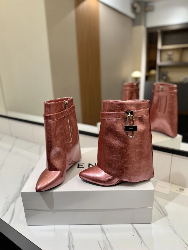 Gxvxnchy Boots Resilient 153177