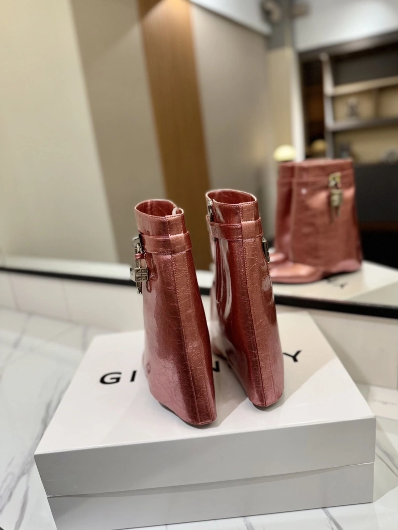 Gxvxnchy Boots Resilient 153177