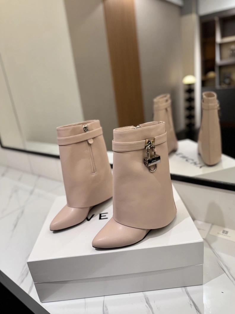 Durable Gxvxnchy Boots 153168