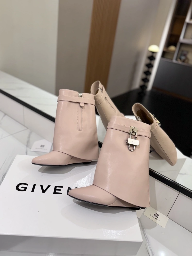 Durable Gxvxnchy Boots 153168