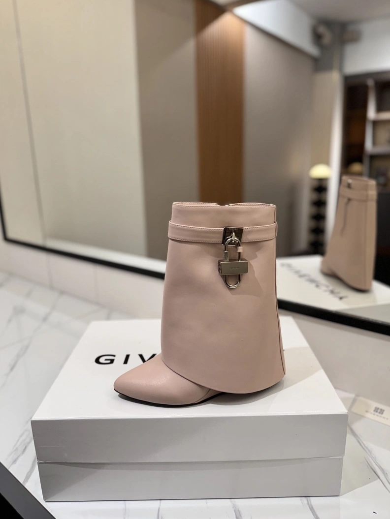 Durable Gxvxnchy Boots 153168