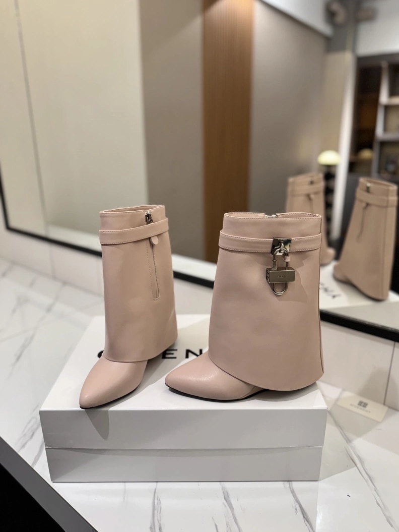 Durable Gxvxnchy Boots 153168