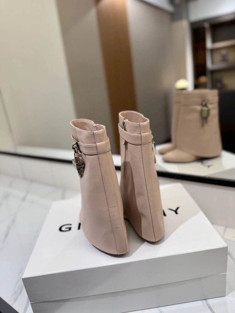 Durable Gxvxnchy Boots 153168