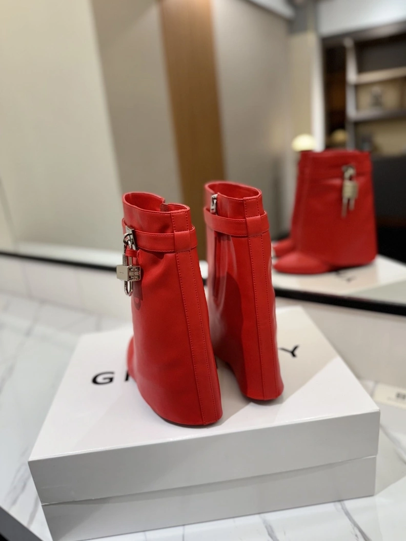 Gxvxnchy Boots Bright 153163