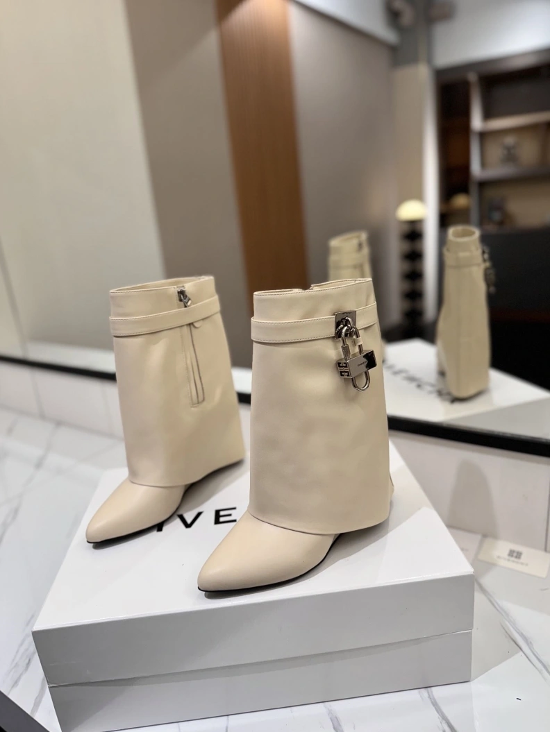 Gxvxnchy Boots WellDesigned 153154