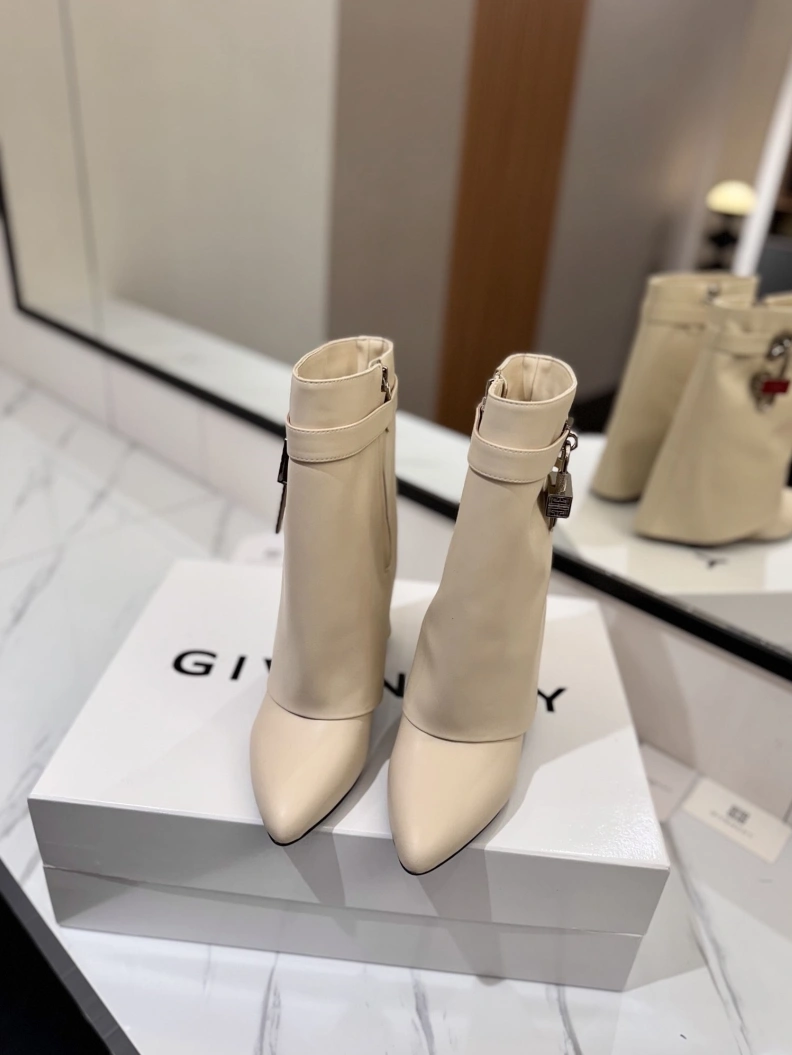 Gxvxnchy Boots WellDesigned 153154