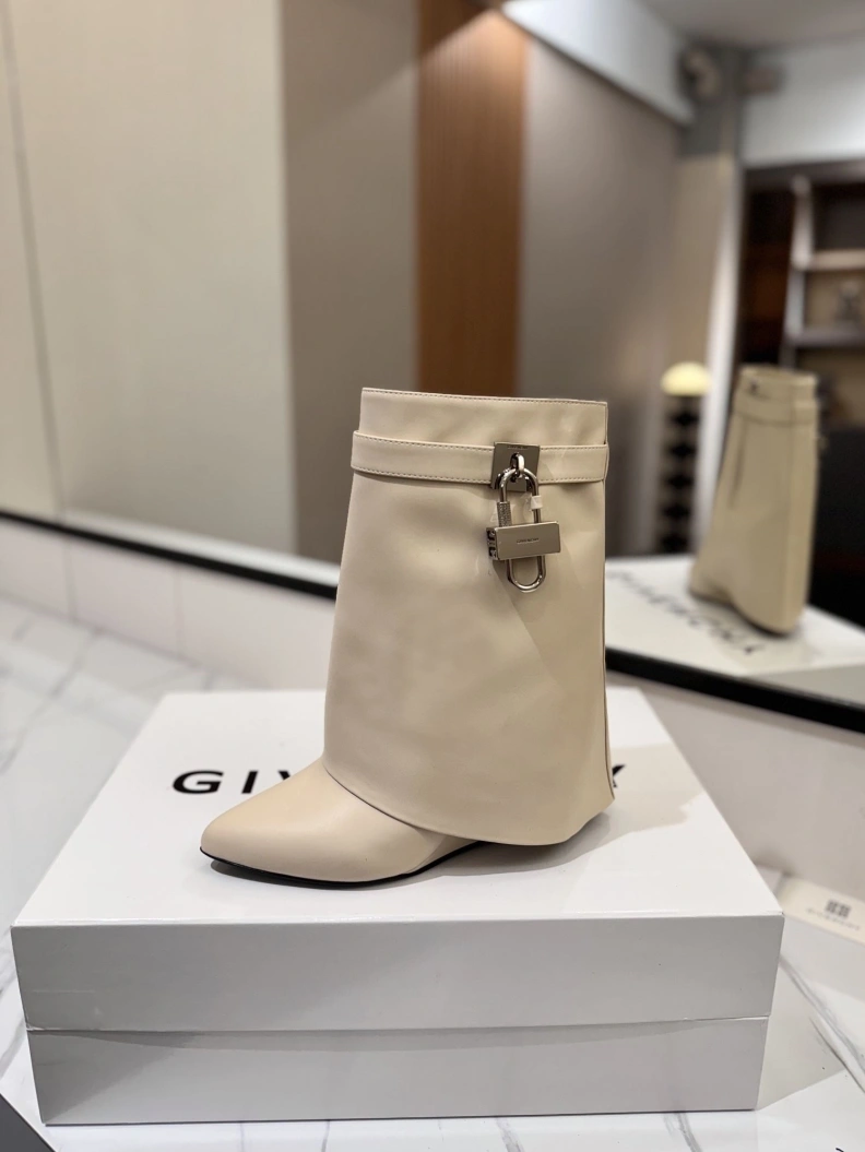 Gxvxnchy Boots WellDesigned 153154