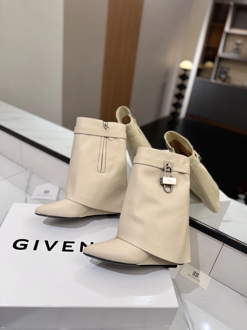 Gxvxnchy Boots WellDesigned 153154