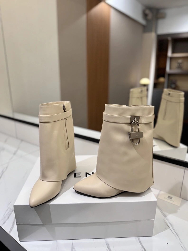 Gxvxnchy Boots WellDesigned 153154