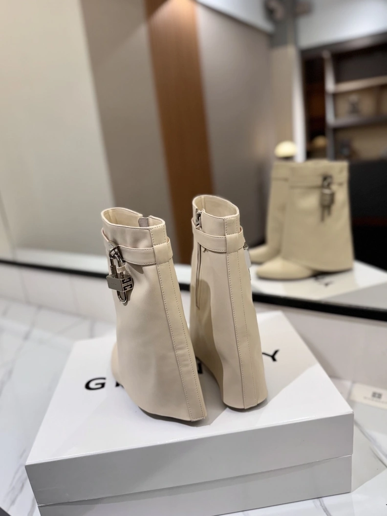 Gxvxnchy Boots WellDesigned 153154