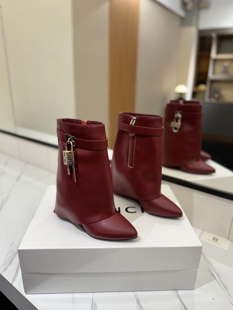 Compact Gxvxnchy Boots 153164