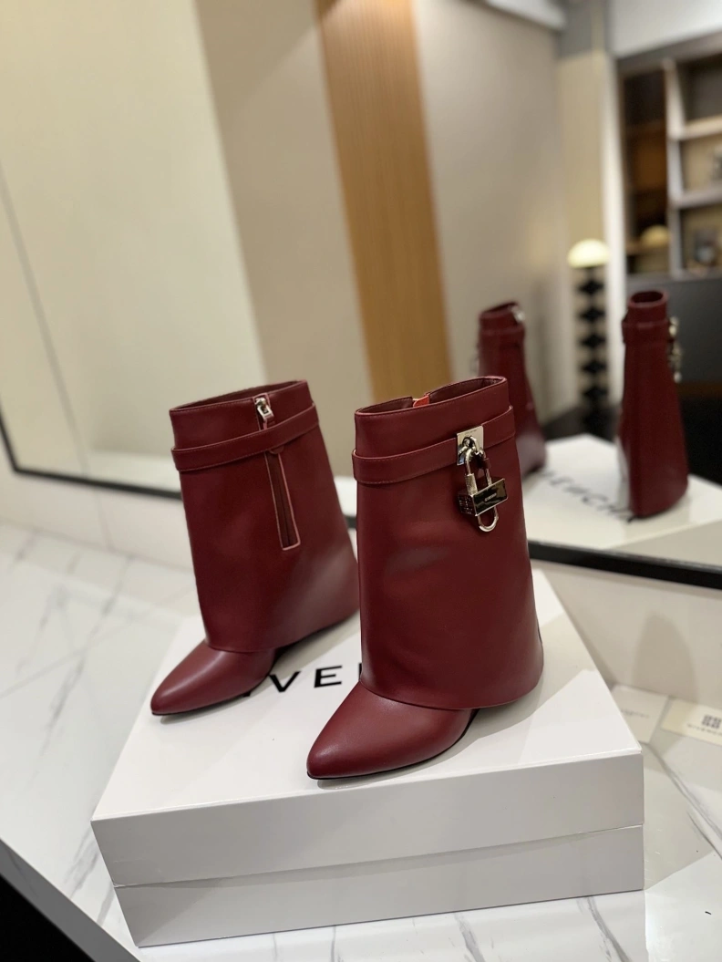 Compact Gxvxnchy Boots 153164