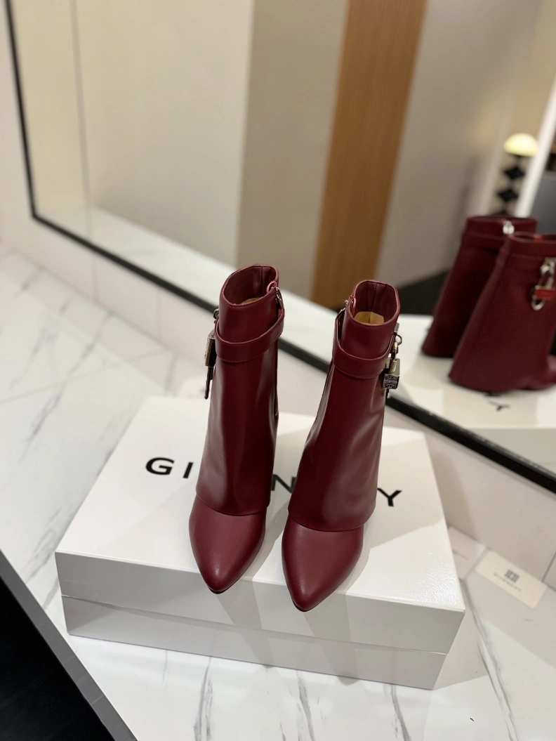 Compact Gxvxnchy Boots 153164