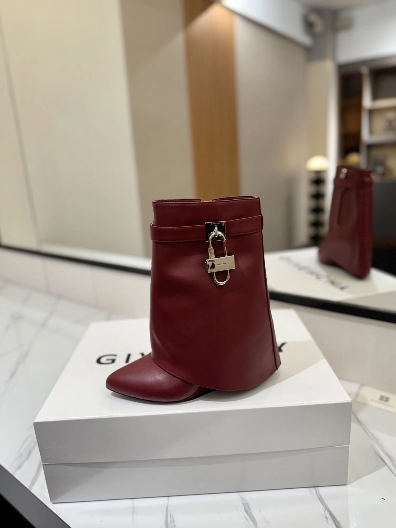 Compact Gxvxnchy Boots 153164