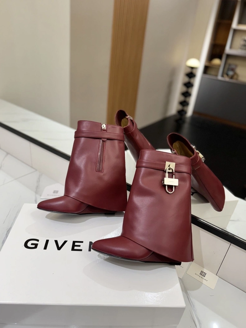 Compact Gxvxnchy Boots 153164
