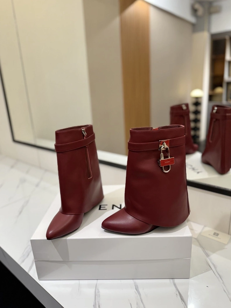 Compact Gxvxnchy Boots 153164