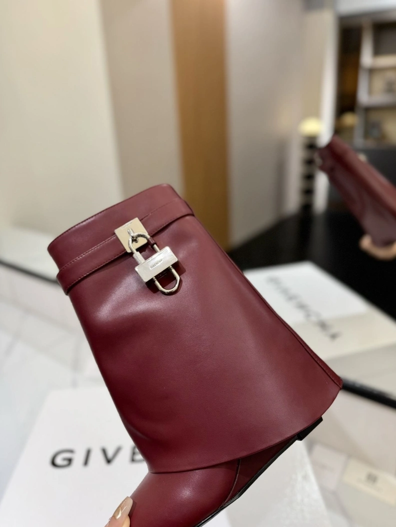 Compact Gxvxnchy Boots 153164