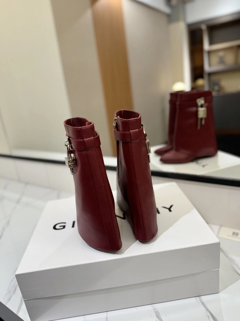Compact Gxvxnchy Boots 153164