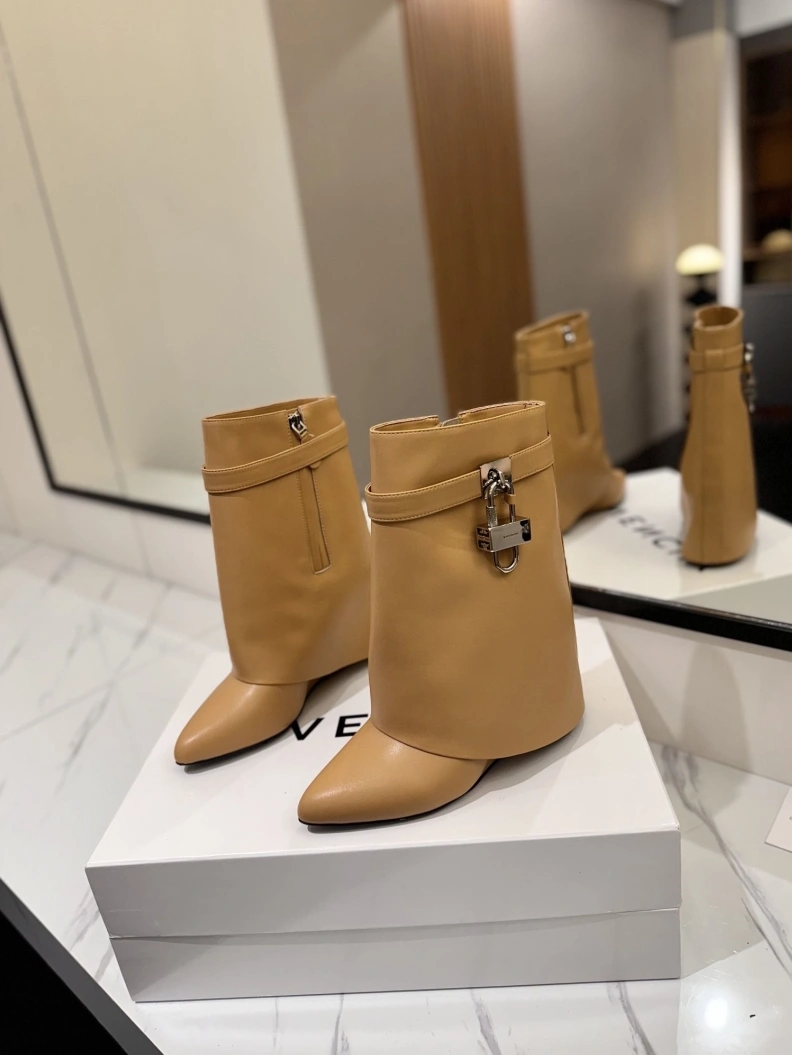 Gxvxnchy Boots Minimalist 153160