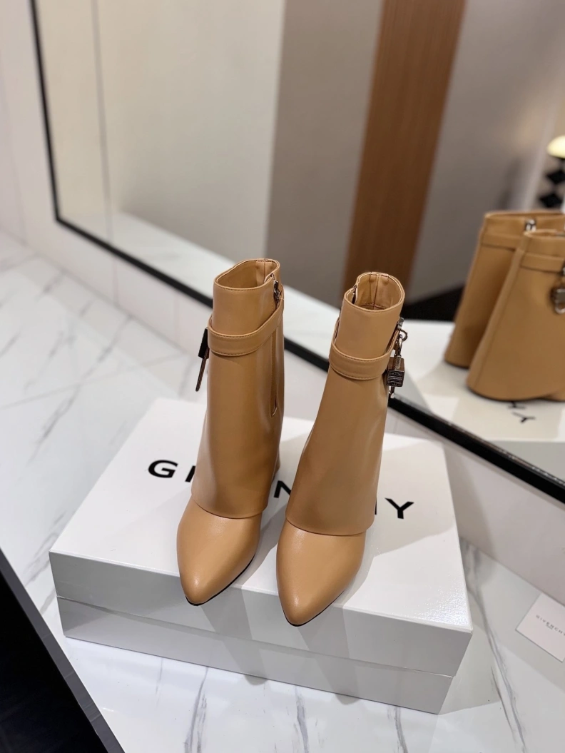 Gxvxnchy Boots Minimalist 153160