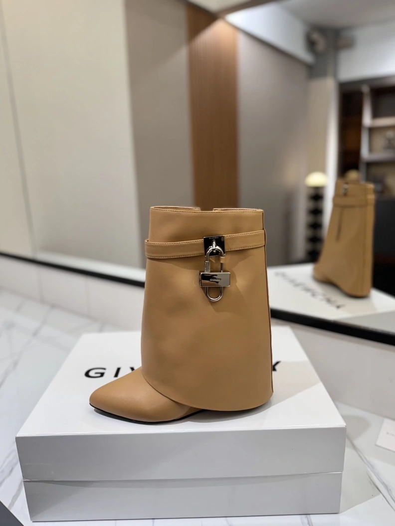 Gxvxnchy Boots Minimalist 153160