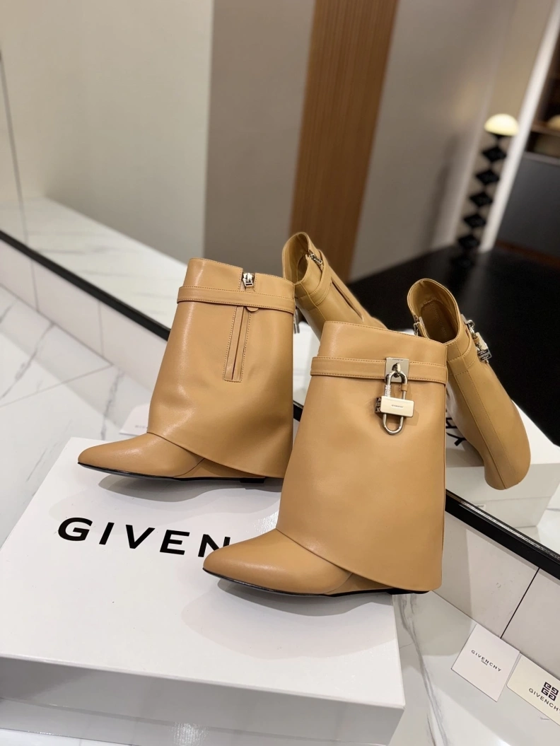 Gxvxnchy Boots Minimalist 153160