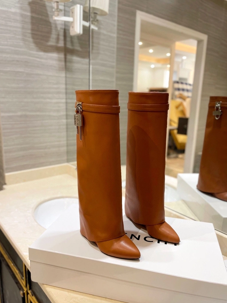Vibrant Gxvxnchy Boots 153148