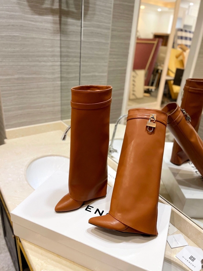 Vibrant Gxvxnchy Boots 153148