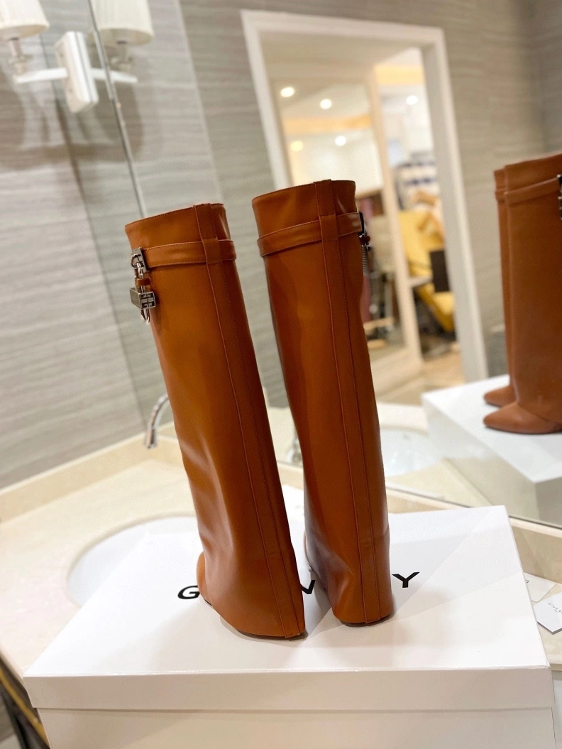 Vibrant Gxvxnchy Boots 153148