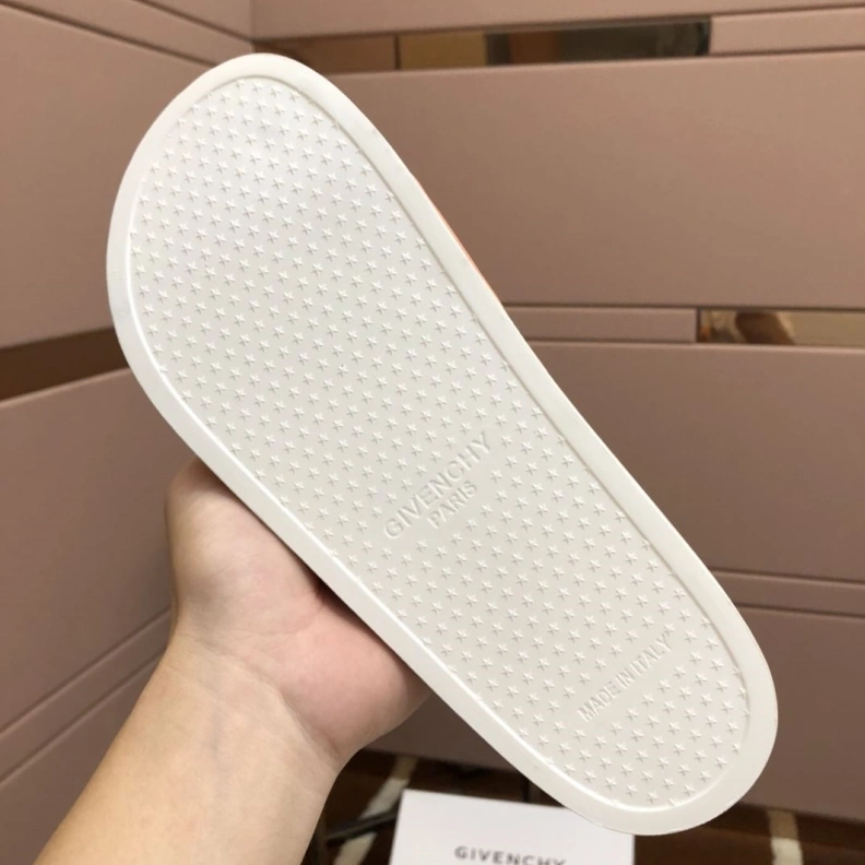 ModernLook Gxvxnchy Slippers 153135