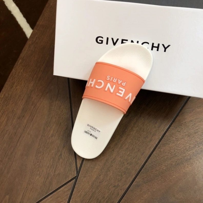 ModernLook Gxvxnchy Slippers 153135