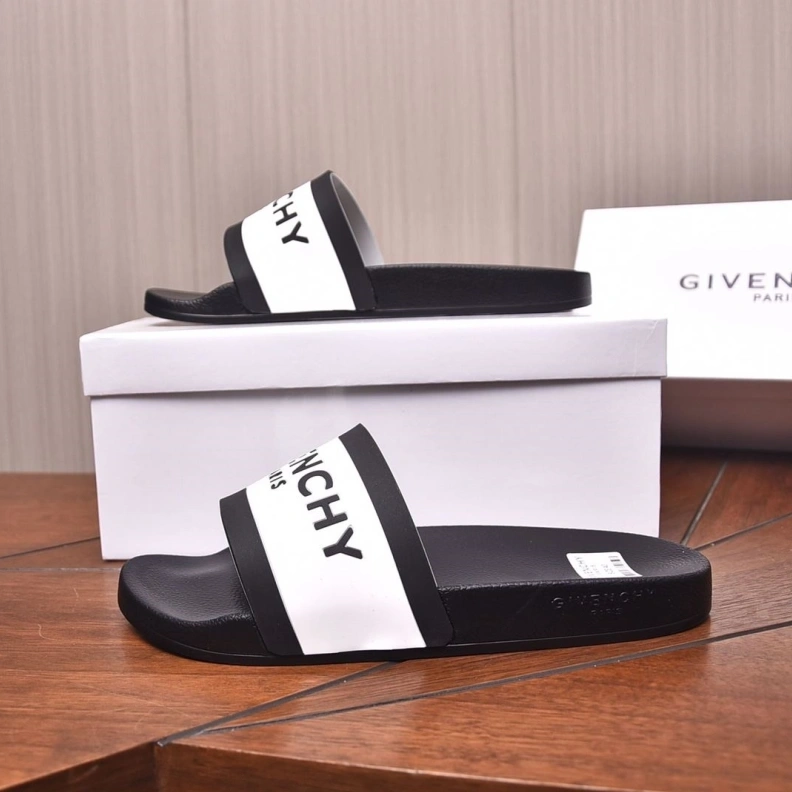 ModernLook Gxvxnchy Slippers 153103