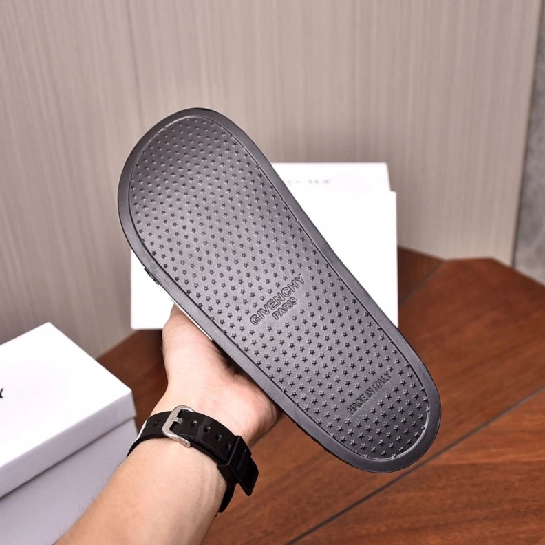 ModernLook Gxvxnchy Slippers 153103
