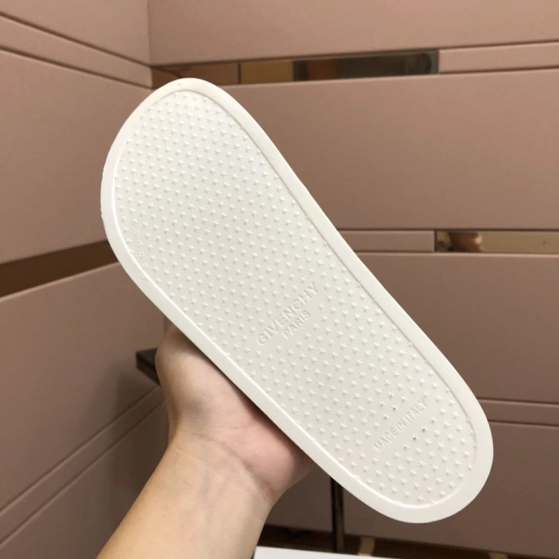 Lightweight Gxvxnchy Slippers 153130